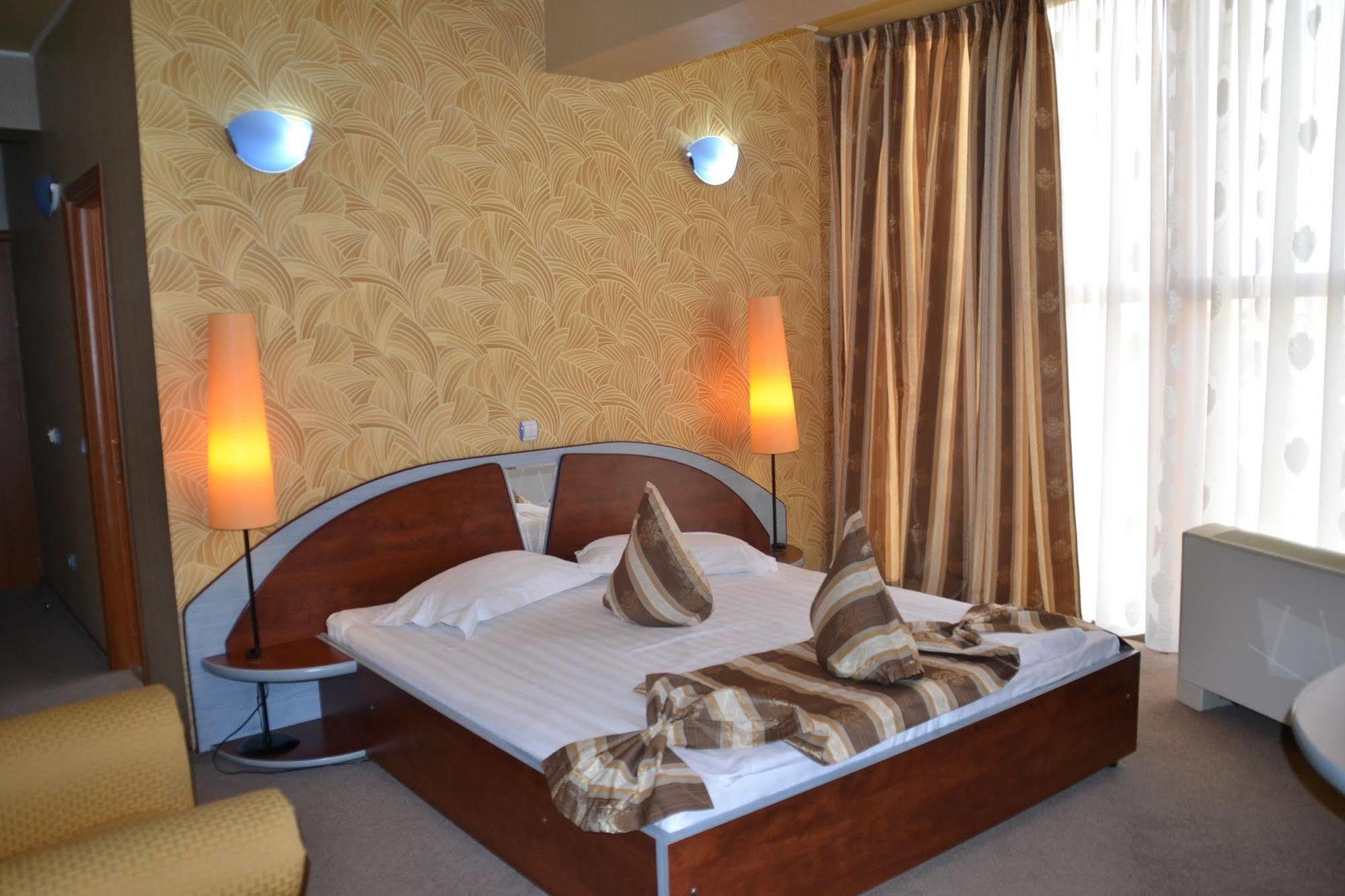 Hotel Helin - Calea Bucuresti Craiova Bagian luar foto