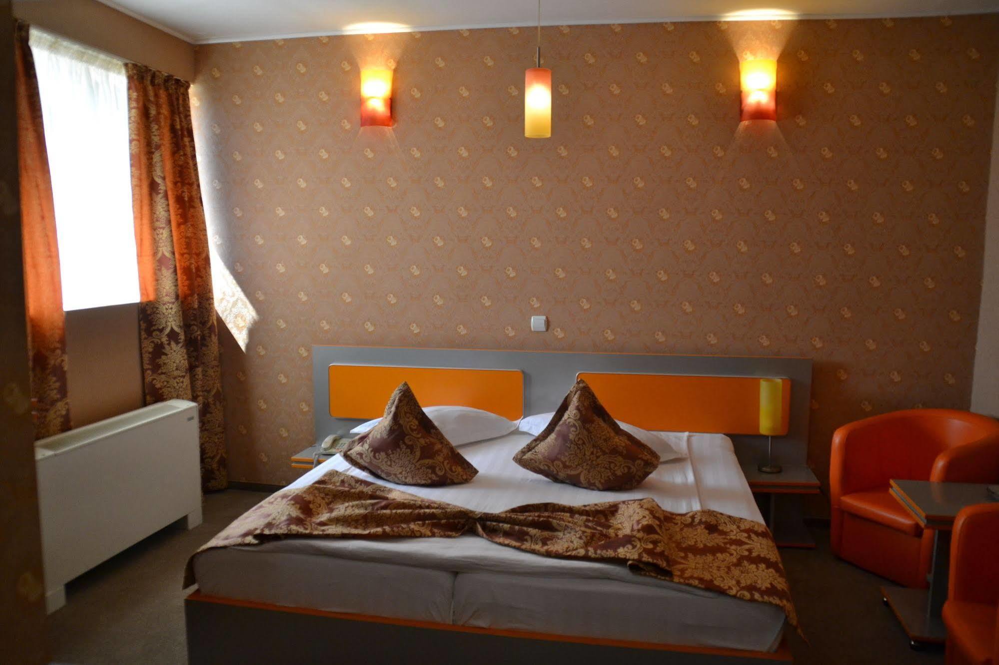 Hotel Helin - Calea Bucuresti Craiova Bagian luar foto