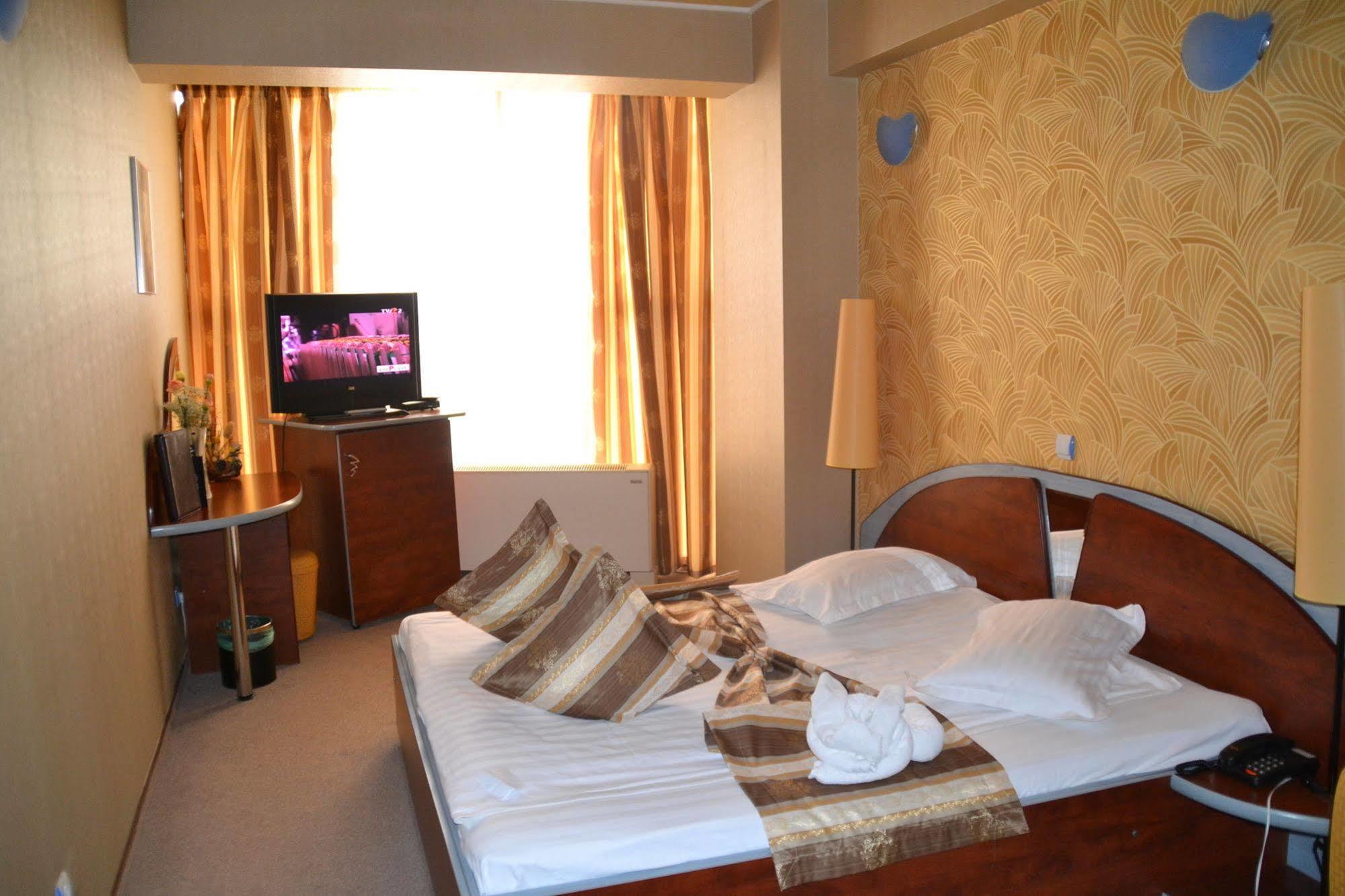 Hotel Helin - Calea Bucuresti Craiova Bagian luar foto