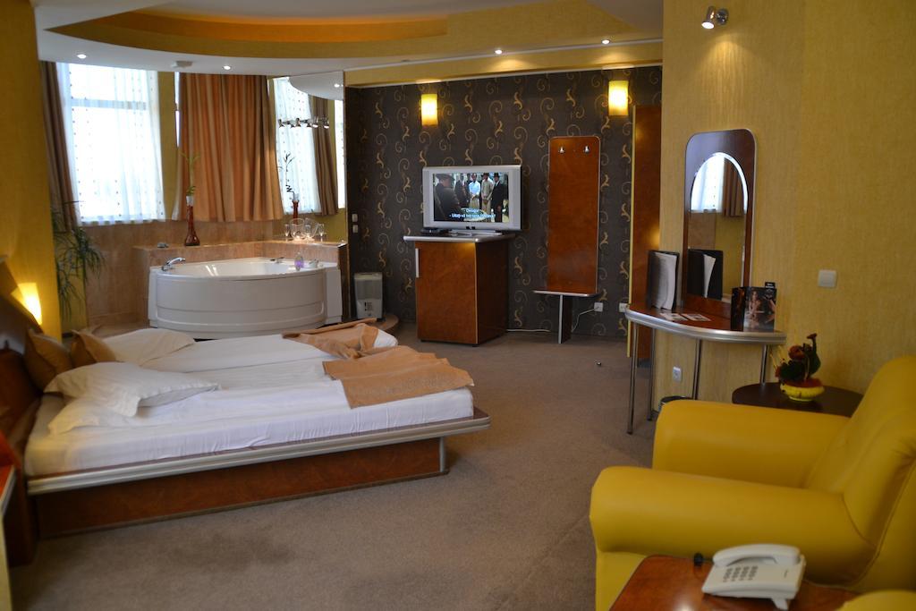 Hotel Helin - Calea Bucuresti Craiova Bagian luar foto